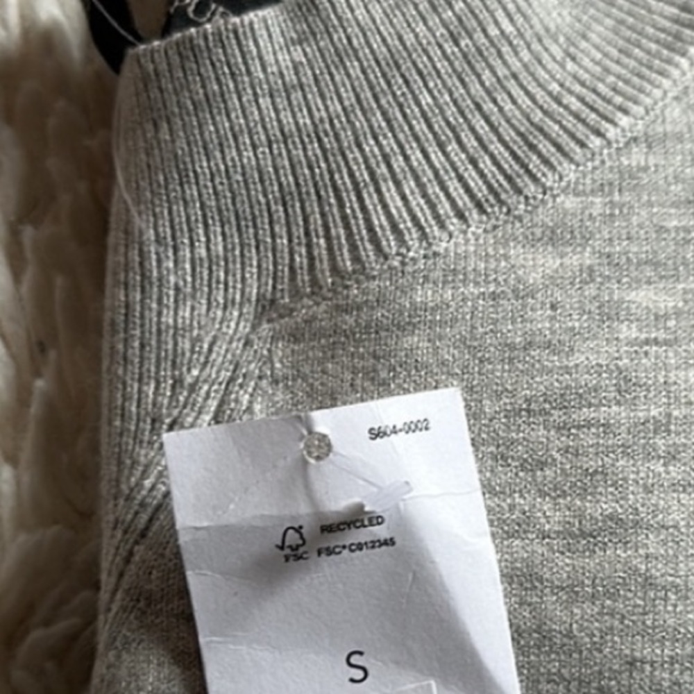 NWT Banana republic sweater size S - Picture 10 of 10
